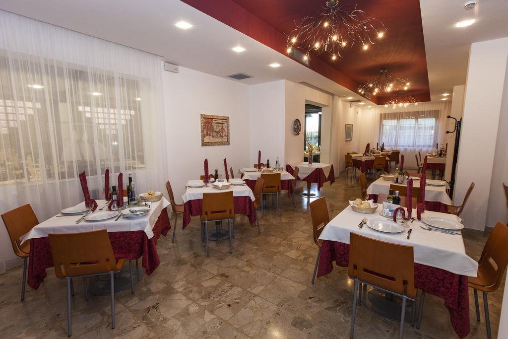 Hotel Europeo Sottomarina Exterior photo
